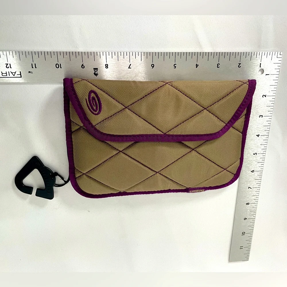 Timbuk2 quilted padded envelope case for Kindle / 6” tablet tan w/ purple trim